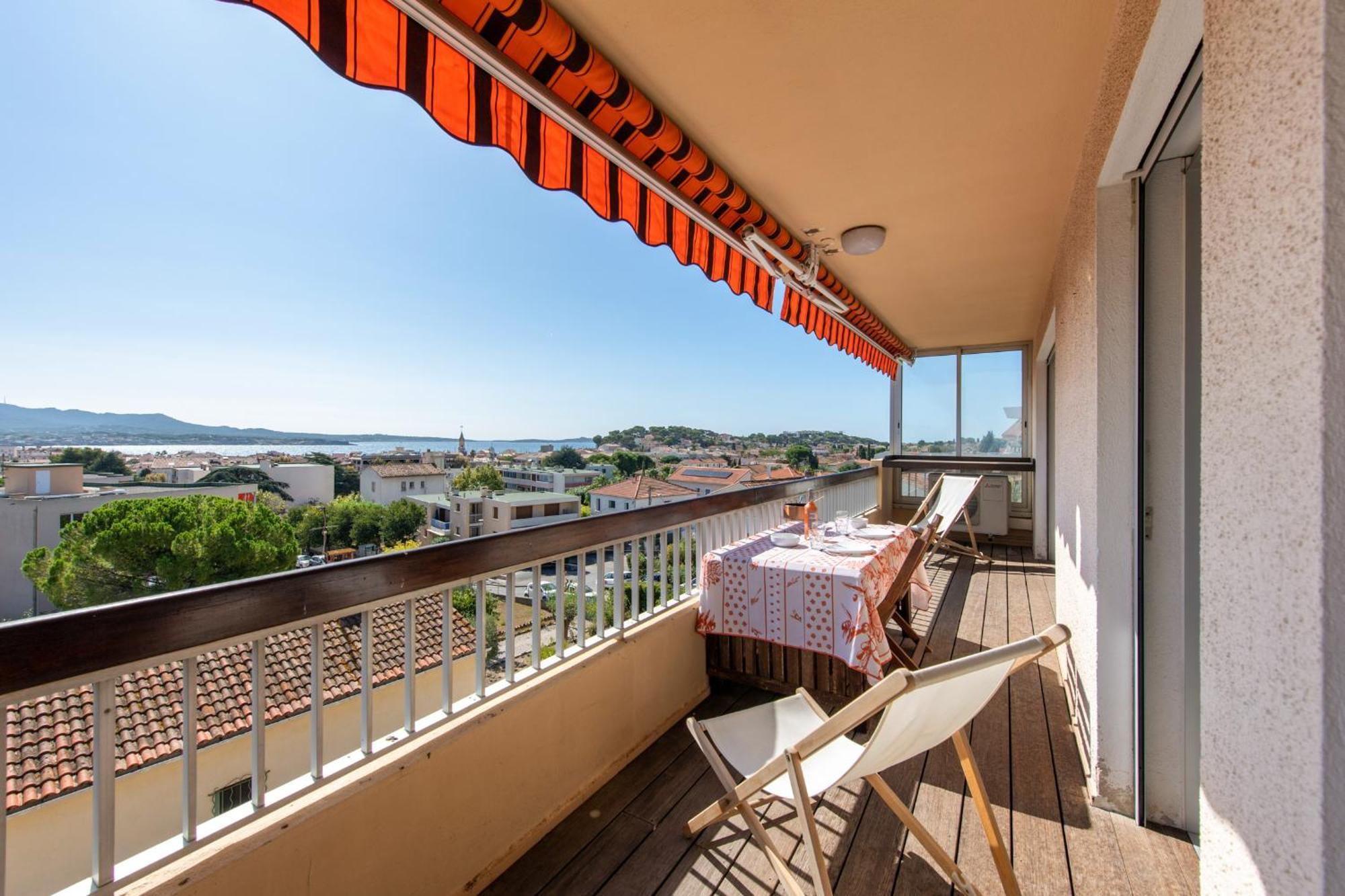Le Cadet - Vue Panoramique Ville Et Baie De Sanary Sur Mer, Parking & Terrasse - 2 A 4 Pers Luaran gambar